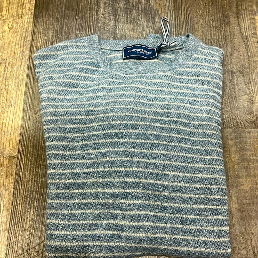 Men’s Vineyard Vines New NO tag light blue & white stripped sweater, M!